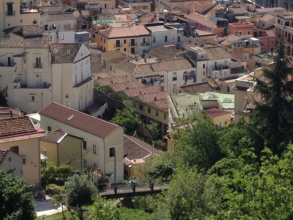 Ferienwohnung Fronte Al Porto Salerno Exterior foto