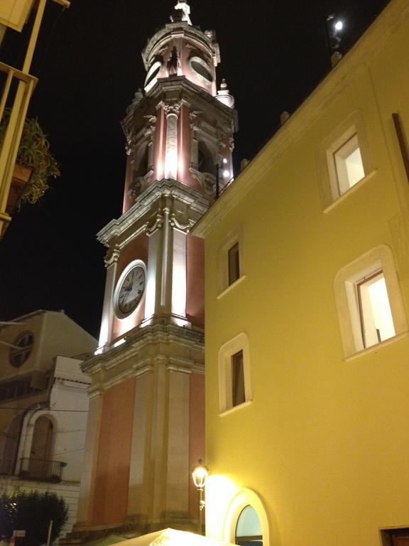 Ferienwohnung Fronte Al Porto Salerno Exterior foto
