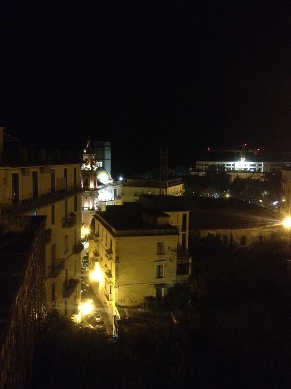 Ferienwohnung Fronte Al Porto Salerno Exterior foto