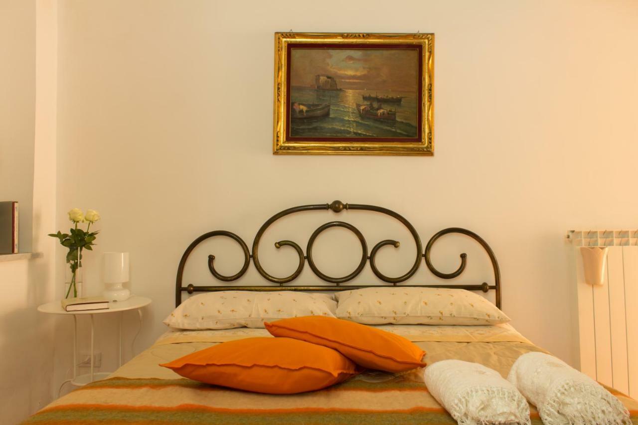 Ferienwohnung Fronte Al Porto Salerno Exterior foto