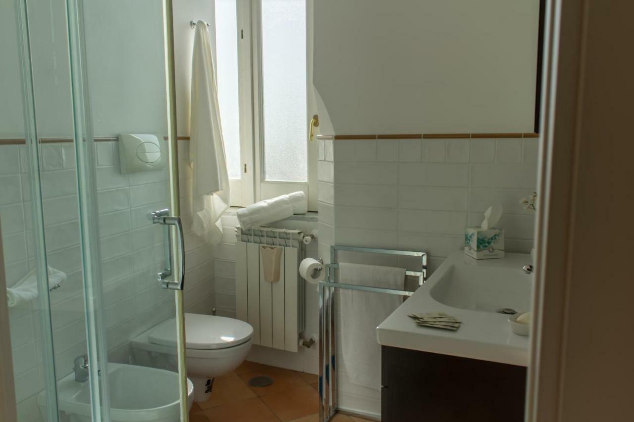 Ferienwohnung Fronte Al Porto Salerno Exterior foto