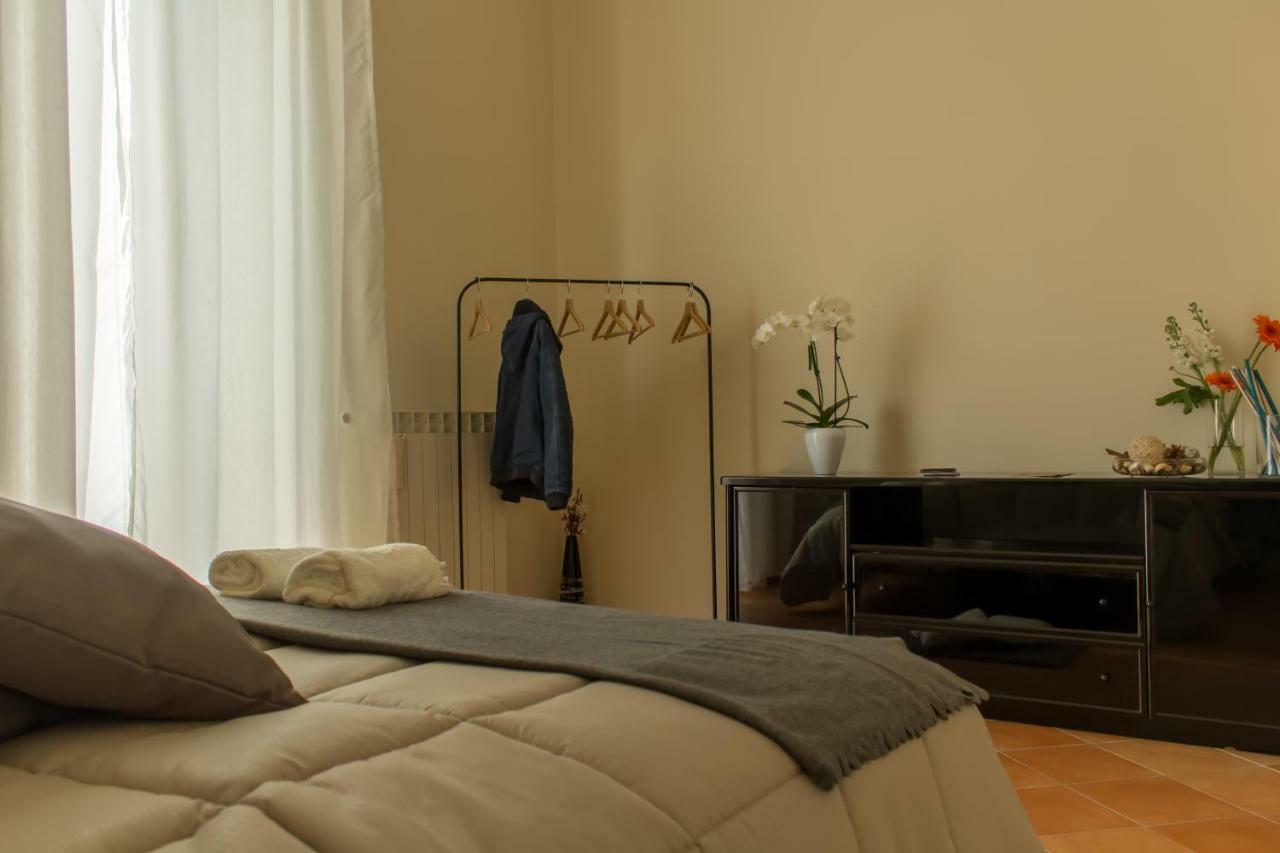 Ferienwohnung Fronte Al Porto Salerno Exterior foto