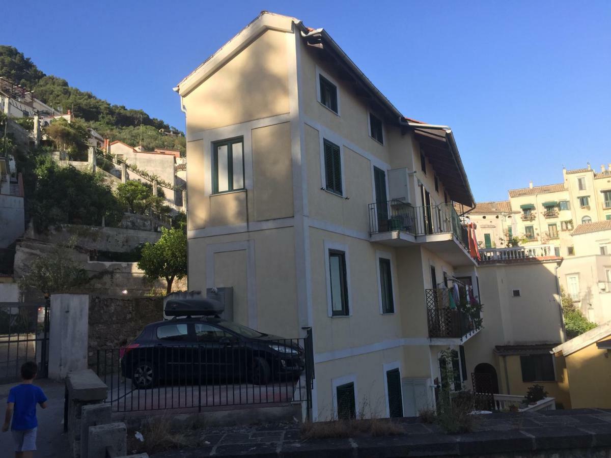 Ferienwohnung Fronte Al Porto Salerno Exterior foto