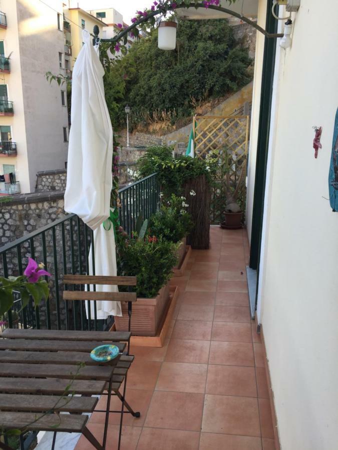 Ferienwohnung Fronte Al Porto Salerno Exterior foto