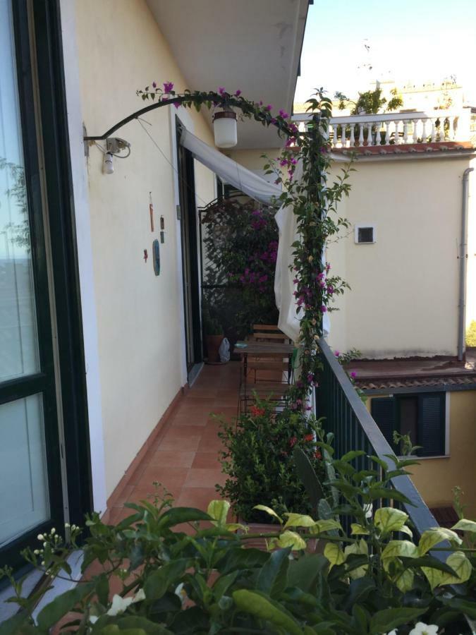 Ferienwohnung Fronte Al Porto Salerno Exterior foto