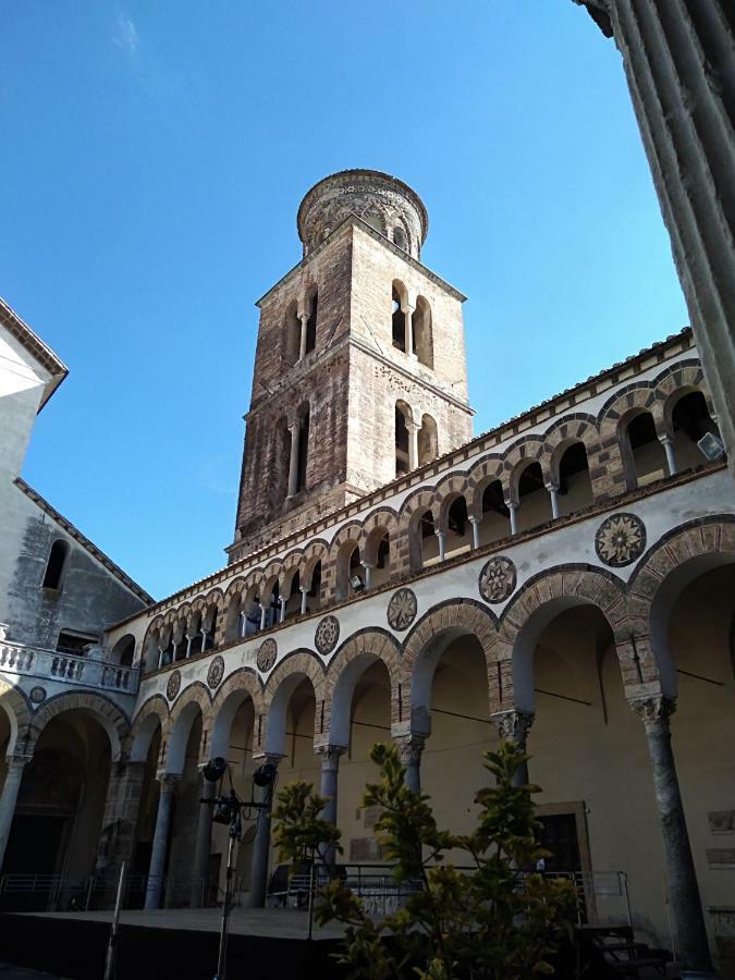 Ferienwohnung Fronte Al Porto Salerno Exterior foto