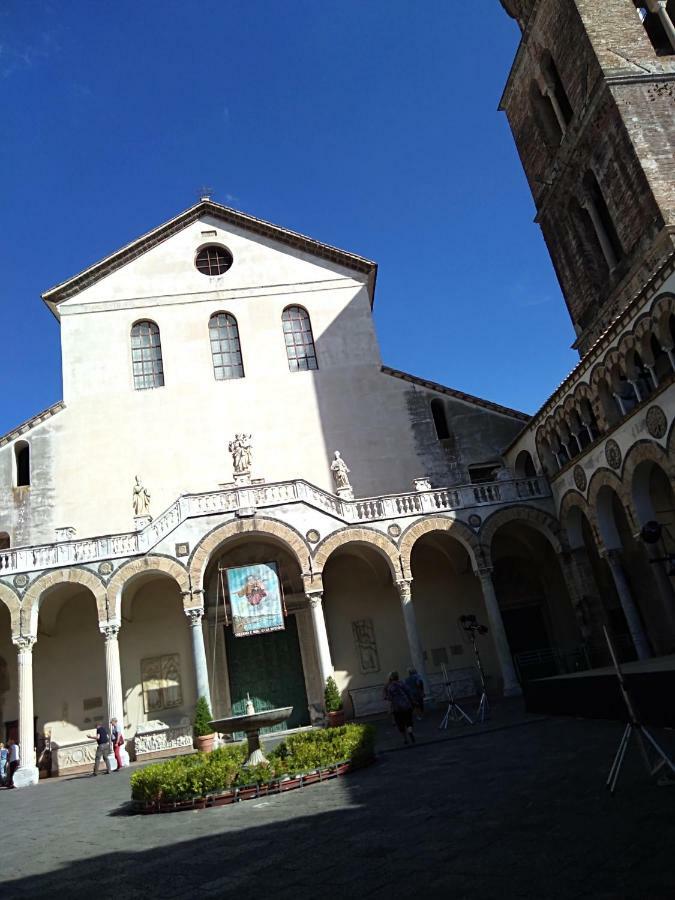 Ferienwohnung Fronte Al Porto Salerno Exterior foto