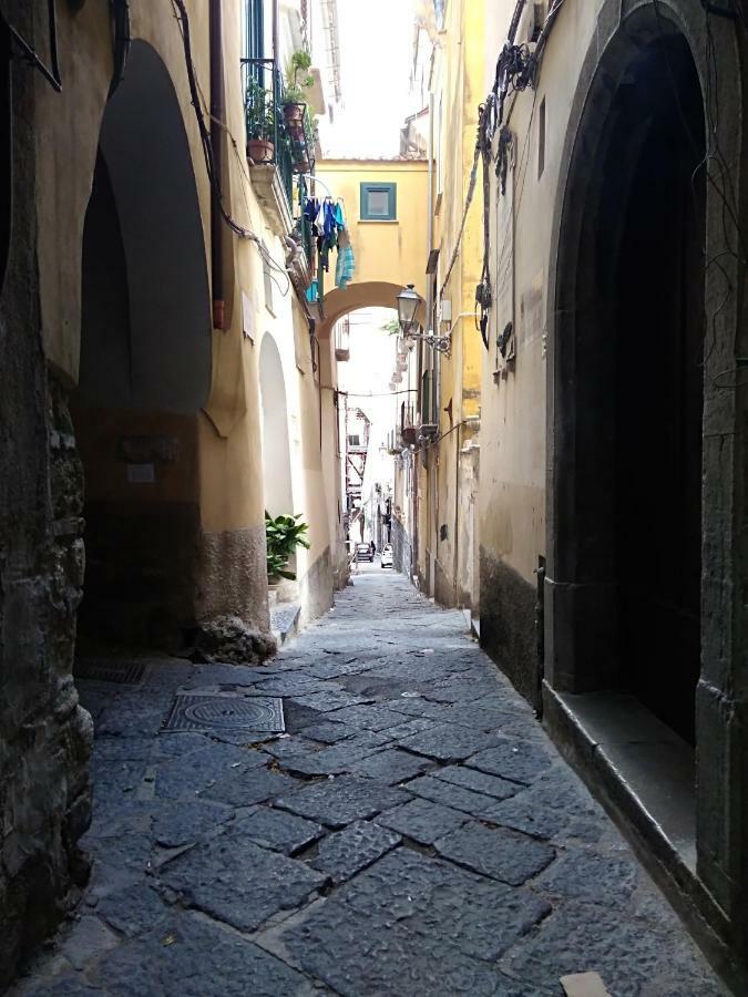 Ferienwohnung Fronte Al Porto Salerno Exterior foto