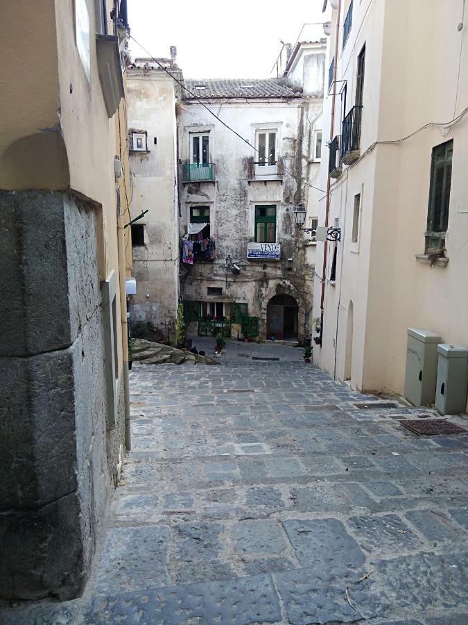 Ferienwohnung Fronte Al Porto Salerno Exterior foto